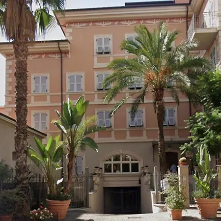 Palm House דירה